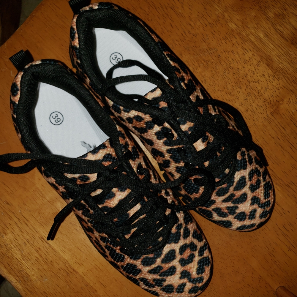 New Size 39 (Women's 8.5 Or 9) Leopard Print Sneakers